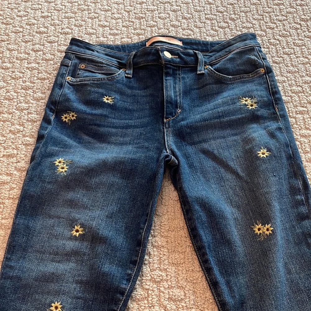 Practically new - Joe’s Jeans with Daisy Embroidery